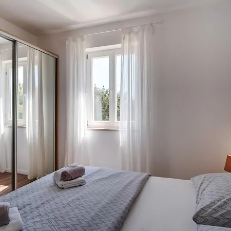 Mirna Апартаменты