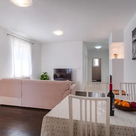 Mirna Apartamento