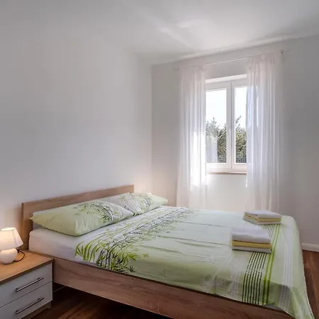 公寓 Mirna 内里吉恩